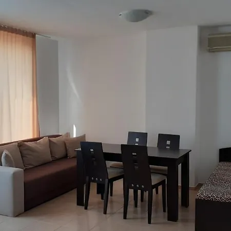 Aparthotel Complex Oazis Ravda