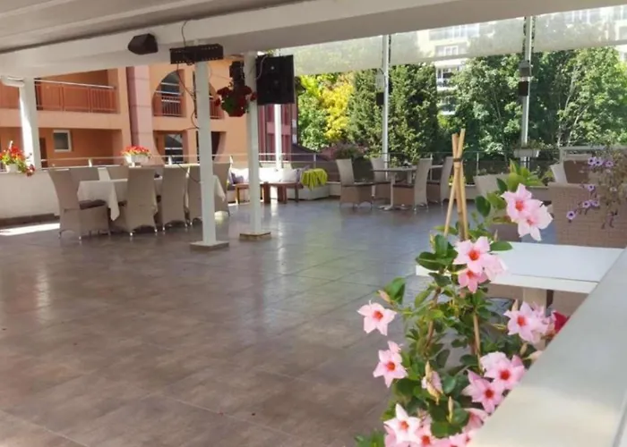 Apart-hotel Complex Oazis 4*