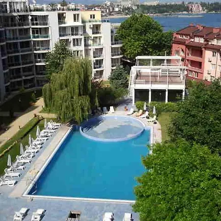 Aparthotel Complex Oazis 4*
