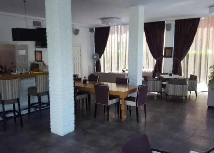 Aparthotel Complex Oazis 4*