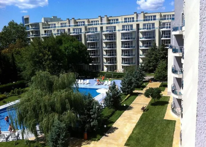 Aparthotel Complex Oazis 4*